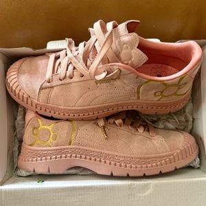 Puma Hello Kitty woman’s size 8.5 (39 EU).